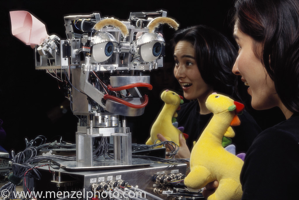 kismet-an-ai-with-artificial-emotions-playing-with-inventor-dr-cynthia-breazeal