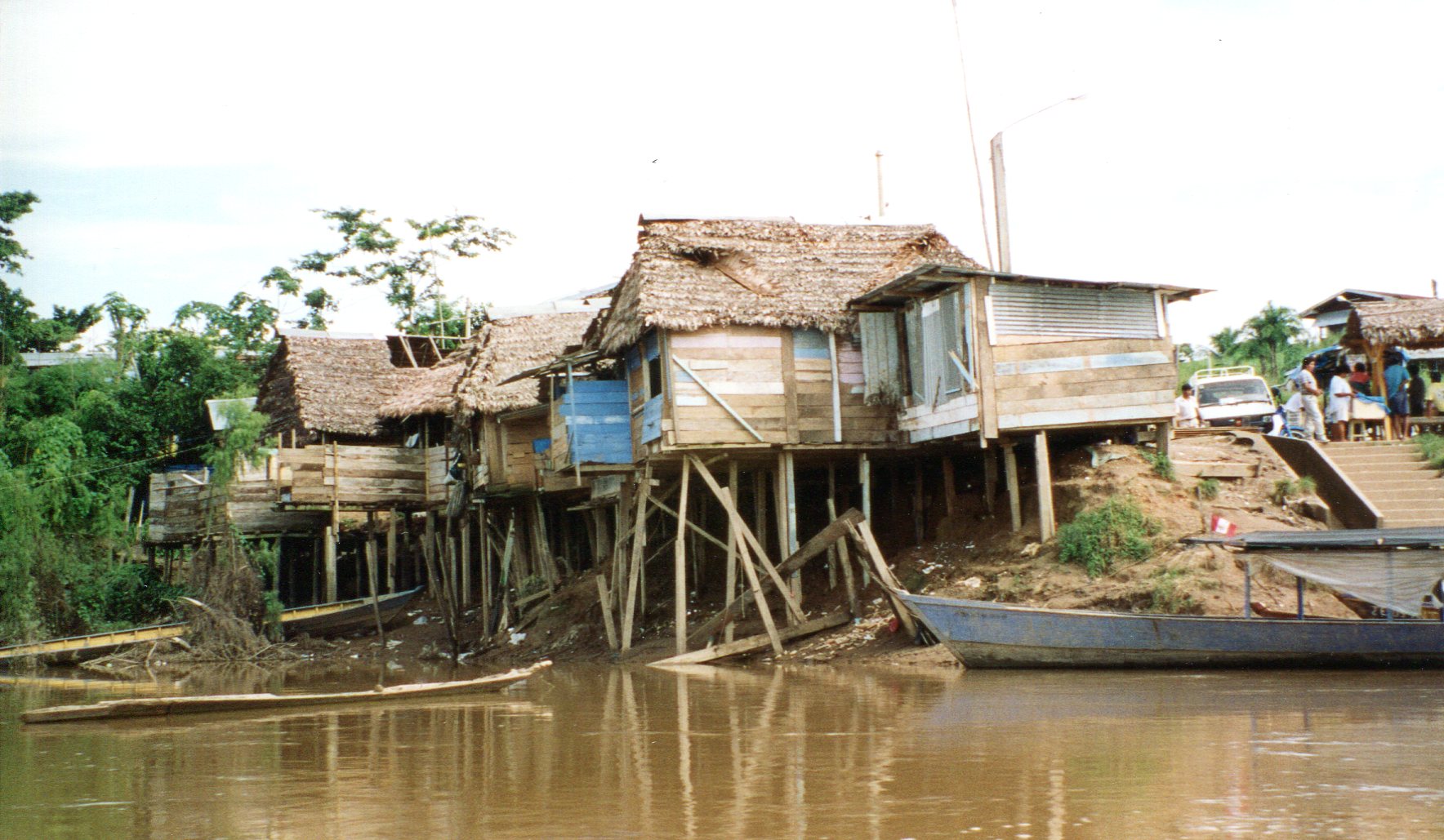 Dwellings along the Rio Tambopata (photo credit - Kim Bartlett, Animal People, Inc.)
