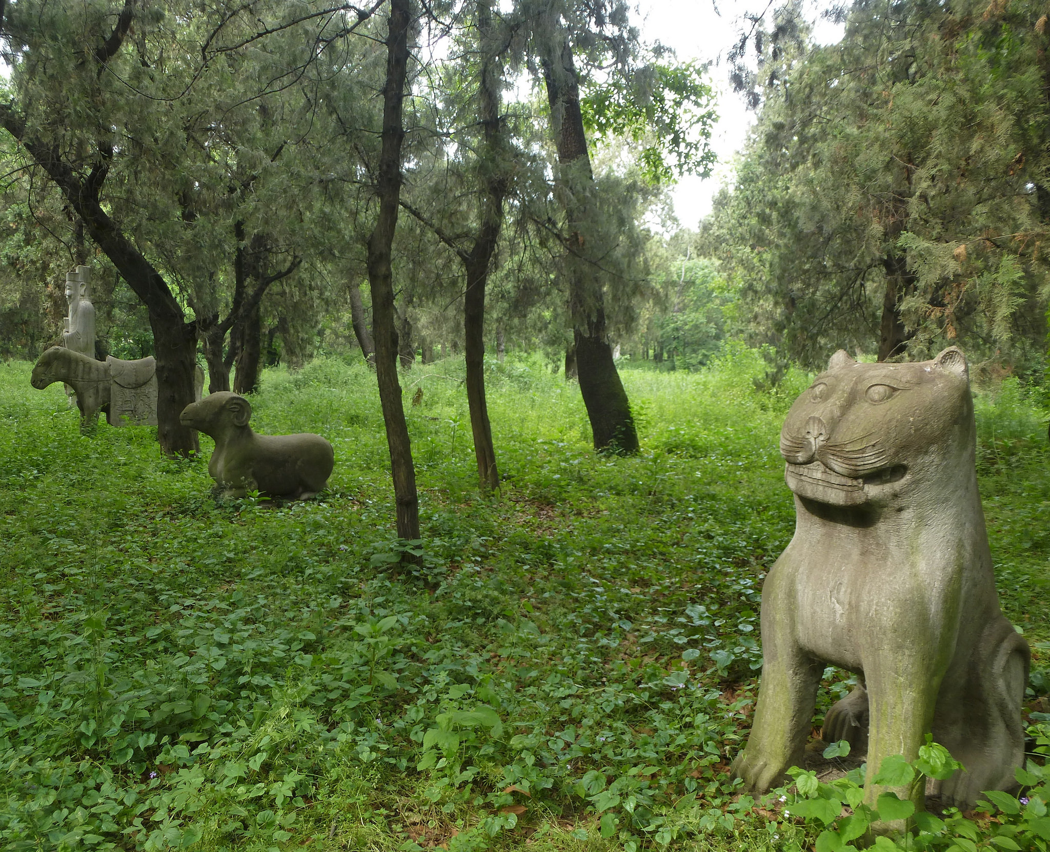 Animal sculptures in Confucius' cemetery in Qufu (photo credit: Jacques Beaulieu, used under CC BY-NC 2.0)